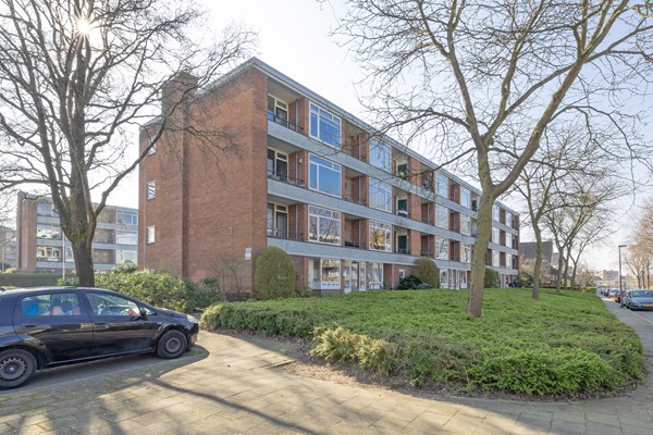 Sold subject to conditions: Zwaluwlaan 34, 1403 BJ Bussum